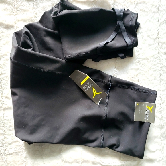 ๐๐ NWT Old Navy Dri-Fit Leggings with Ankle Criss-Cross Strap Size M ๐๐ - Picture 3 of 5